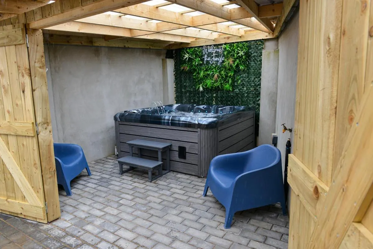 Esterville Apartments 1 And 2 Bedrooms Hot Tub Extra Fee 벨파스트 0*,  영국