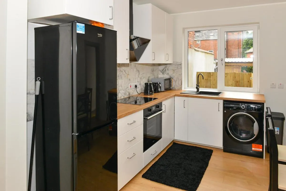 Esterville Apartments 1 And 2 Bedrooms Hot Tub Extra Fee 벨파스트 0*,