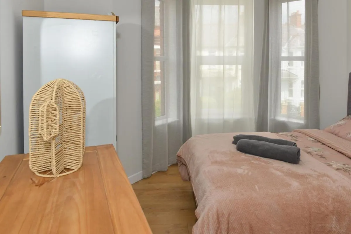 Esterville Apartments 1 And 2 Bedrooms Hot Tub Extra Fee 벨파스트