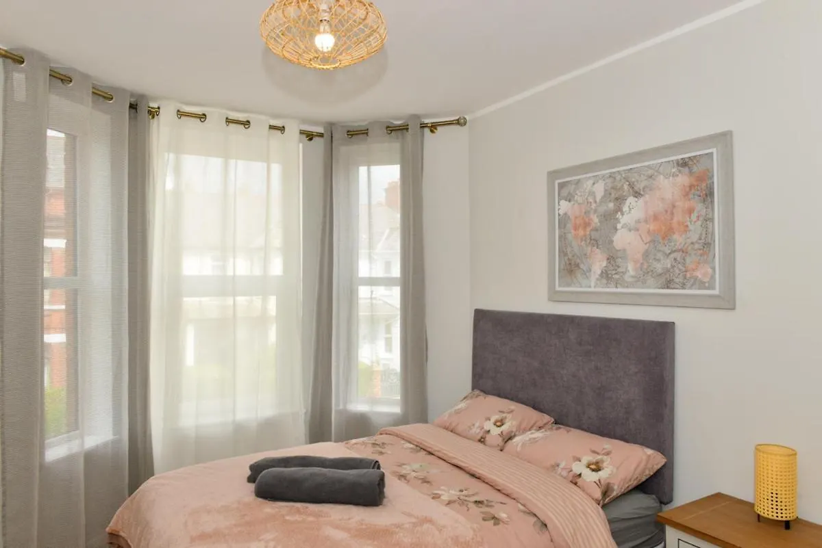 Esterville Apartments 1 And 2 Bedrooms Hot Tub Extra Fee 벨파스트 영국